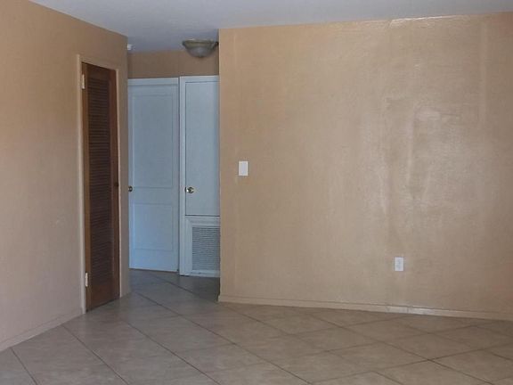 4th image of 880 Sunset Dr #0