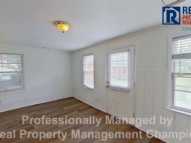 1314 Queen St — Photo 3