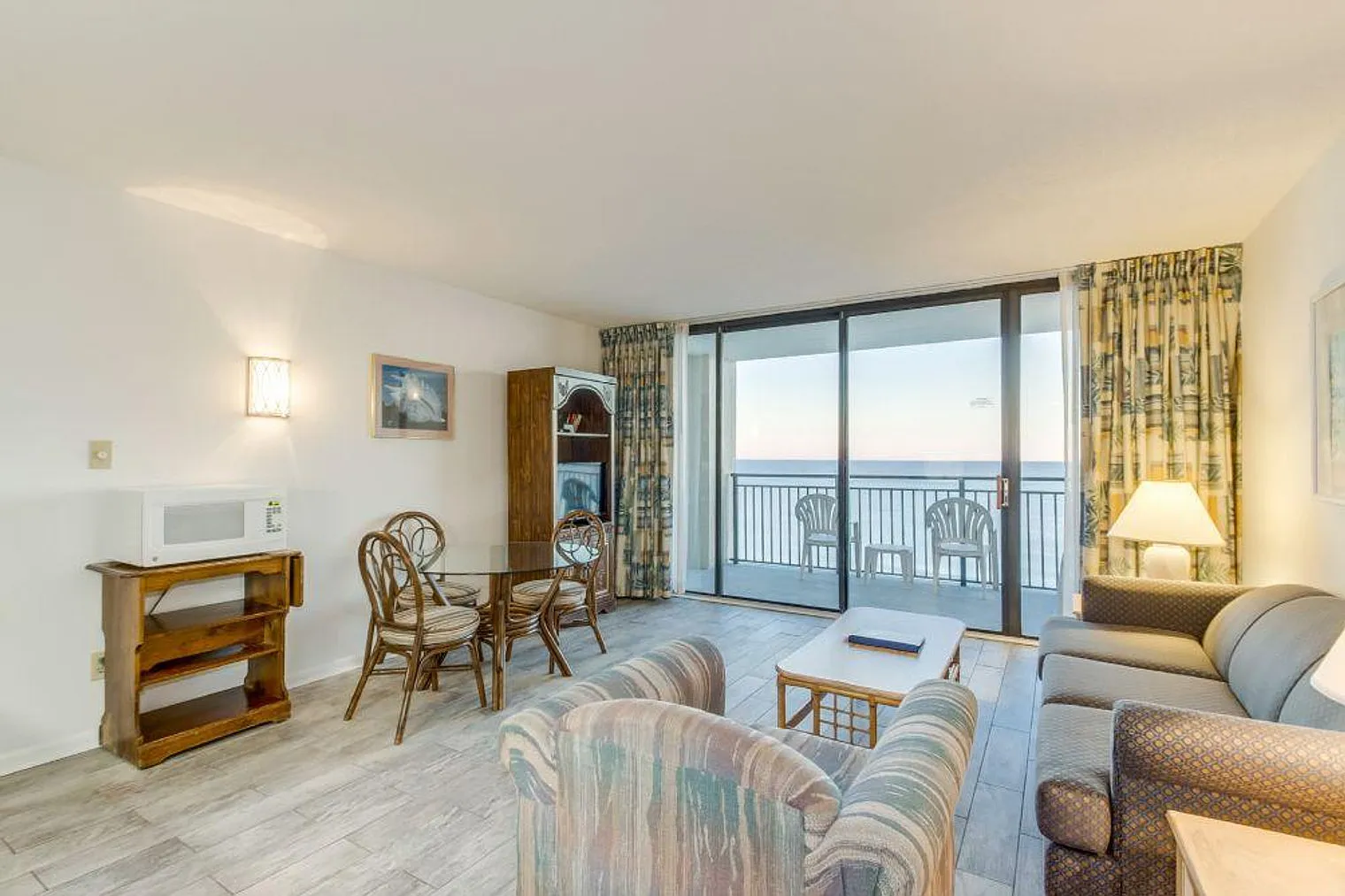 1 bed, 1.0 bath, 592 sqft, $2,576 — Photo 1