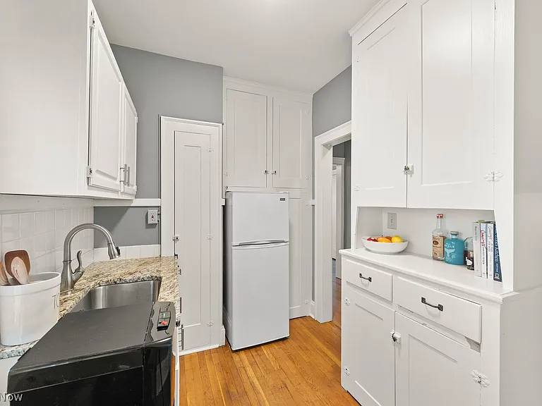10429 Clifton Blvd #305 — Photo 9