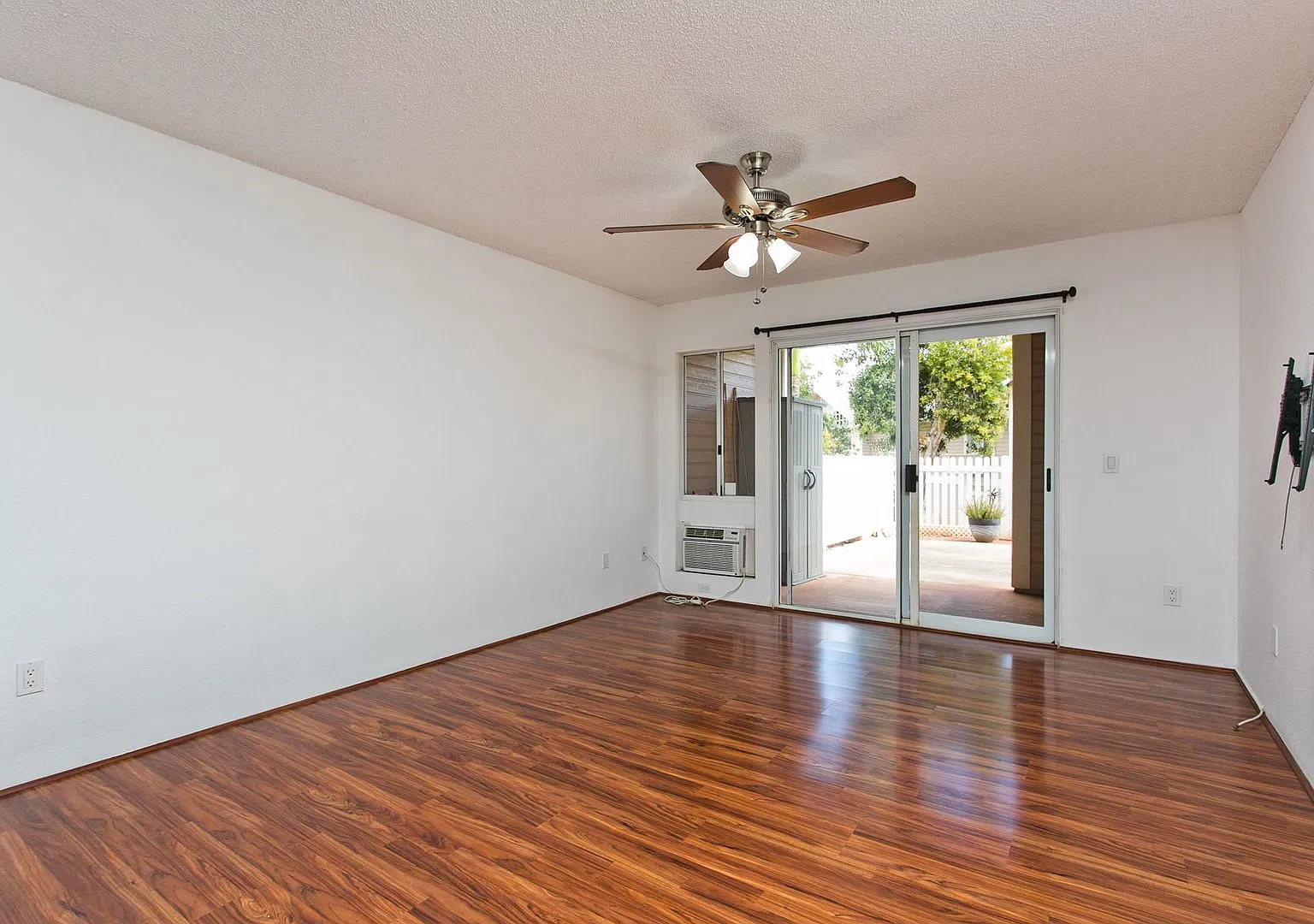 Mahi Ko at Waikele - 2 Bedroom, 2 Bathroom, 2 Parking w/Fenced Yard — Photo 2