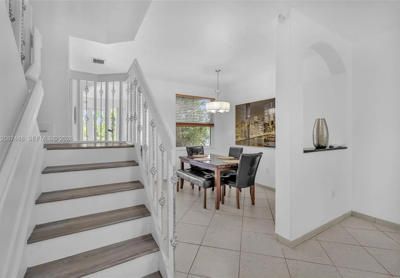 3 bed, 3.5 bath, 1650 sqft, $3,400 — Photo 4