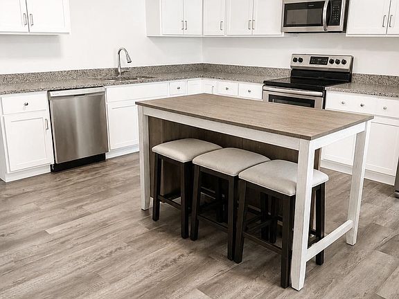 4th image of 231 White Violet Way