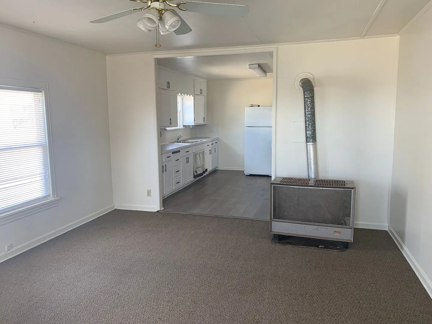 114 South Barker Street — Photo 2