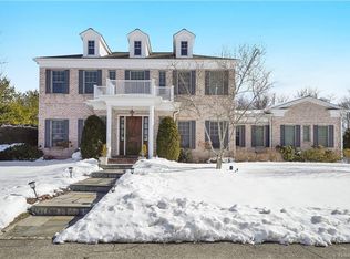 35 Cherry Lawn Blvd, New Rochelle, NY 10804