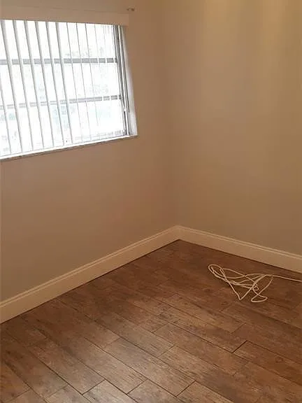 180 NE 12th Ave #17A — Photo 9