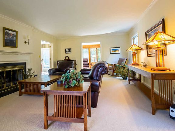 4th image of 215 Morningside Dr SE