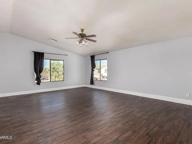 8406 W Pioneer St — Photo 21