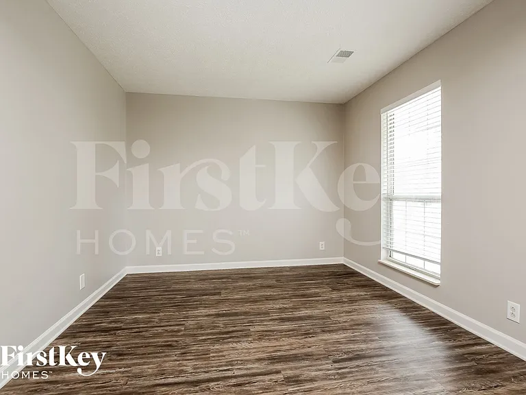 6005 Monroe Xing — Photo 9