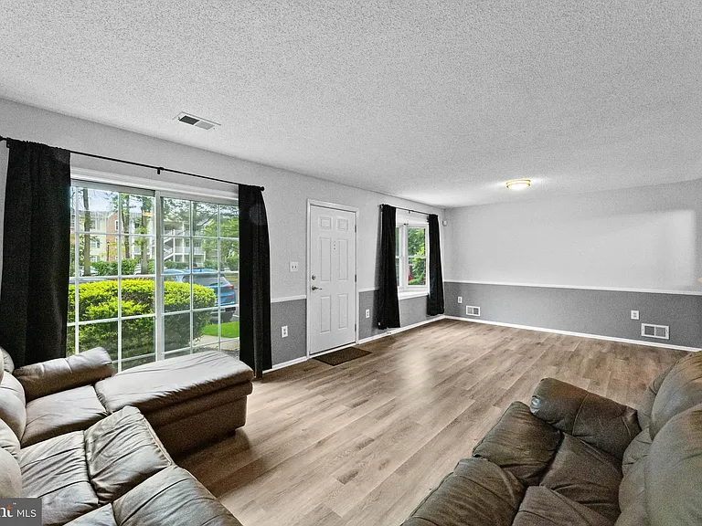 66 Cheverny Ct — Photo 6