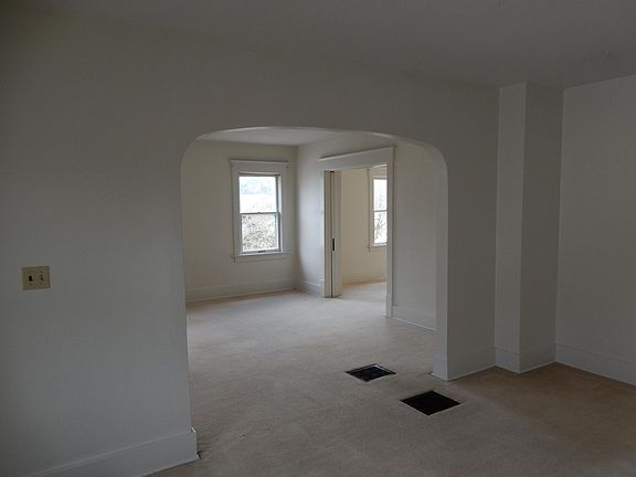 3rd image of 808 S 10th St #1/2