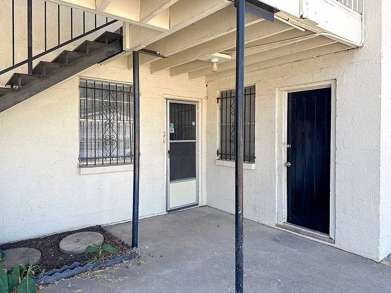 709 W Richmond Ave #1 — Photo 2