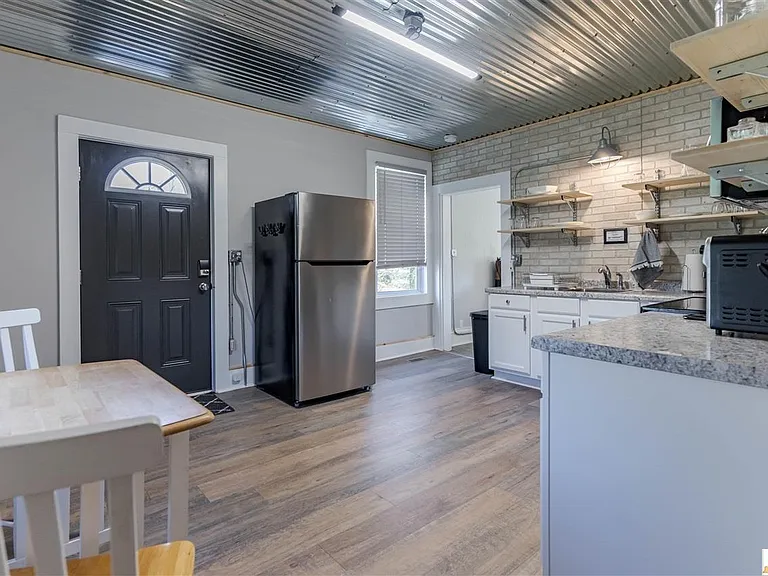 404 Washington St — Photo 12