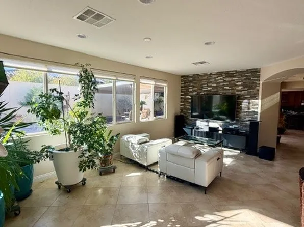 8935 Gagnier Blvd, Las Vegas, NV 89113