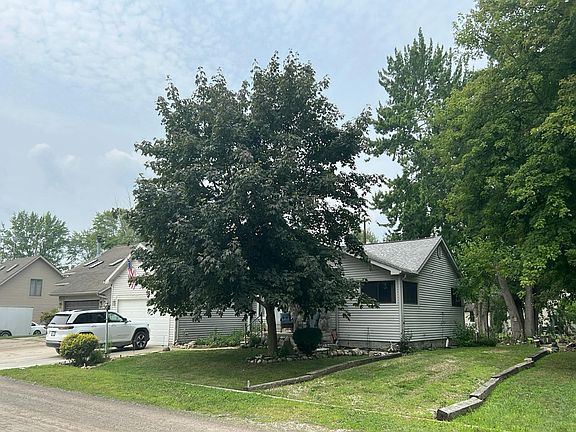 2nd image of 38041 Cherry Ln