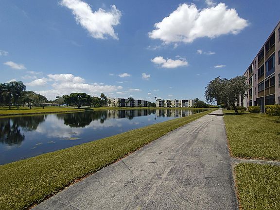 5th image of 7320 Amberly Lane #305