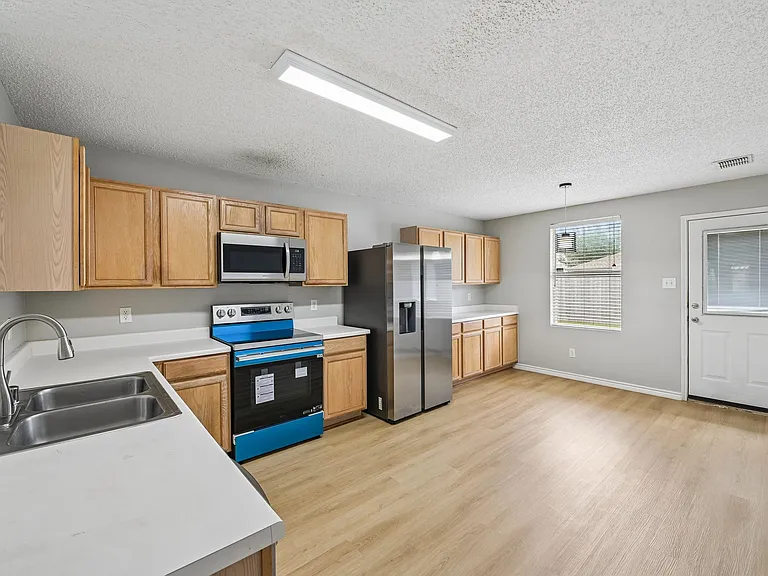 1612 Fieldstone Dr — Photo 7