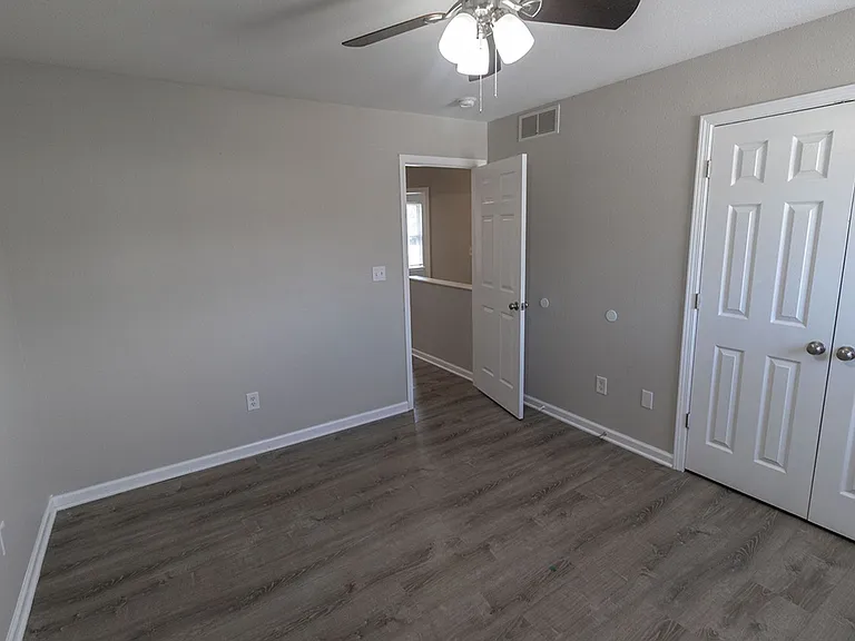 1401-1403 Bodie Dr — Photo 32