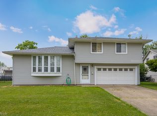 36405 Sunset Dr, Eastlake, OH 44095
