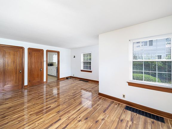 5th image of 191 Fairlawn Ave