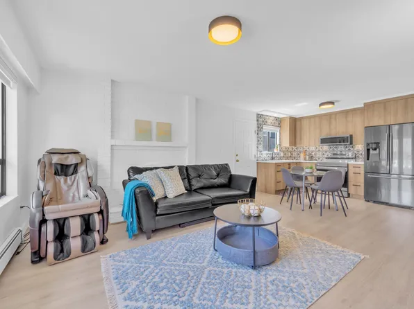 6939 Dumfries St, Vancouver, BC V5P 3C1