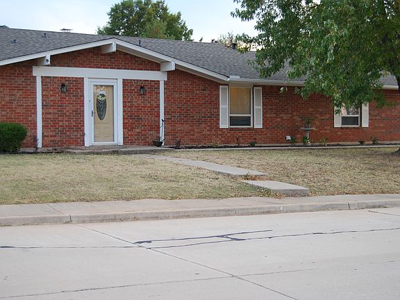 2nd image of 801 Garden Grv