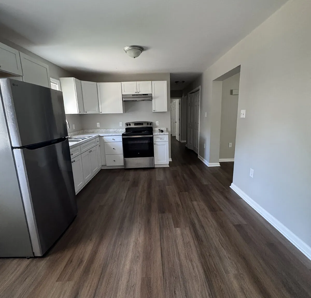 3 bed, 2.0 bath, 960 sqft, $1,700 — Photo 2
