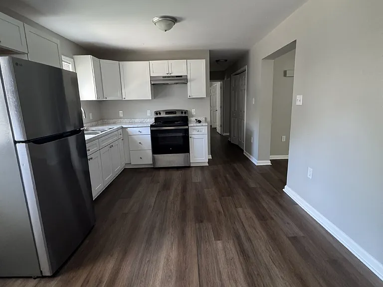 1754 Meadowbrook Ter #B — Photo 2