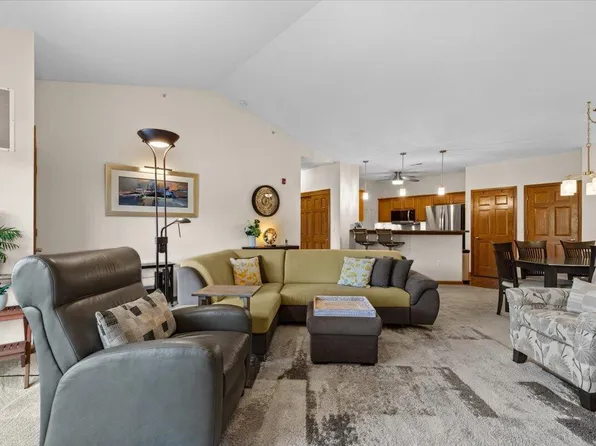 230 Hilldale DRIVE #1311, Hartford, WI 53027