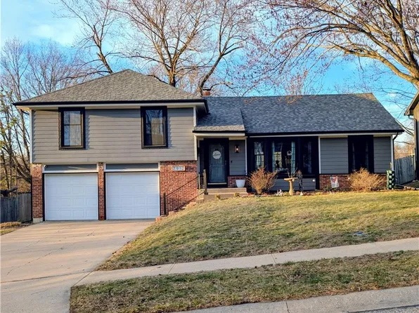 7912 Haskins St, Lenexa, KS 66215