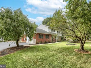 430 Wetherburn Dr, Lancaster, PA 17601