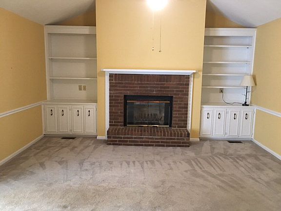 3rd image of 485 Creekwalk Cir