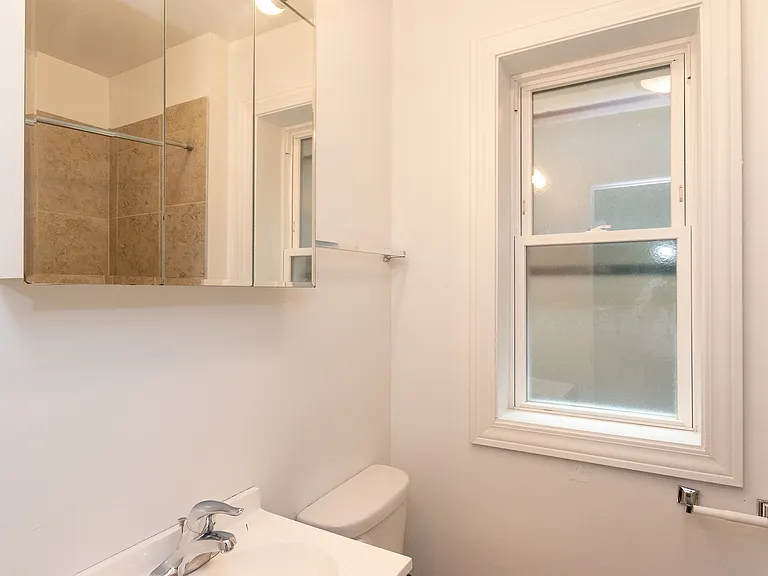 1246 W. Pratt — Photo 17