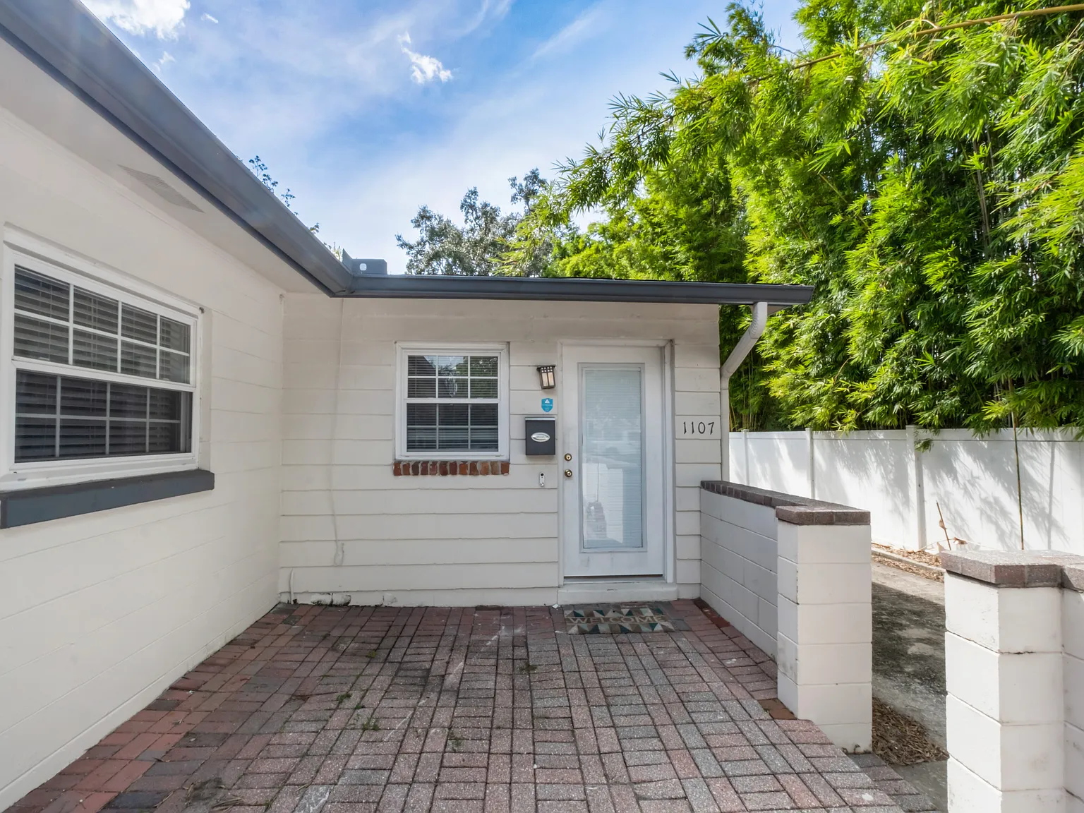 2 bed, 737 sqft, $1,800 — Photo 2