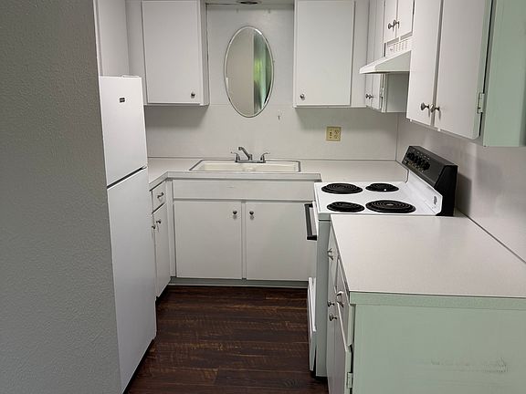 3rd image of 285 NW 16th St APT 3