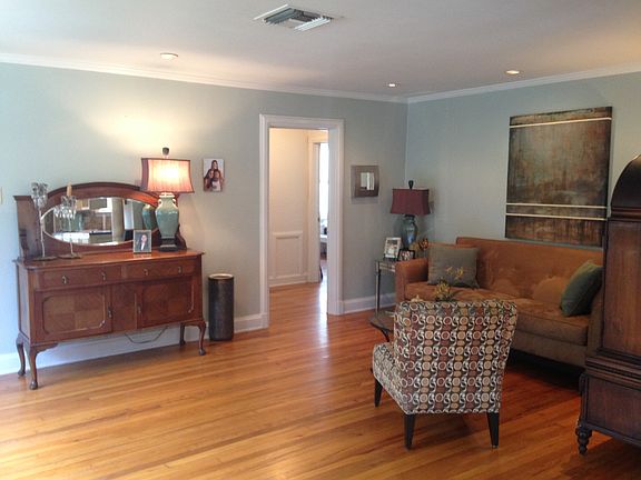 4th image of 20 Maryland Dr