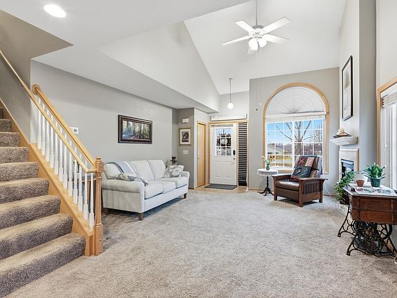 3rd image of 1900 Magnolia Pl