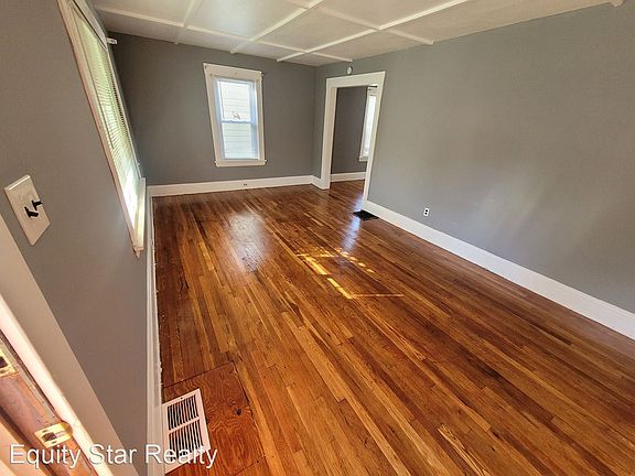 2nd image of 4948 Henry St