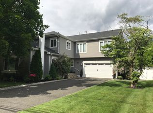 912 Wayside Rd, Tinton Falls, NJ 07712