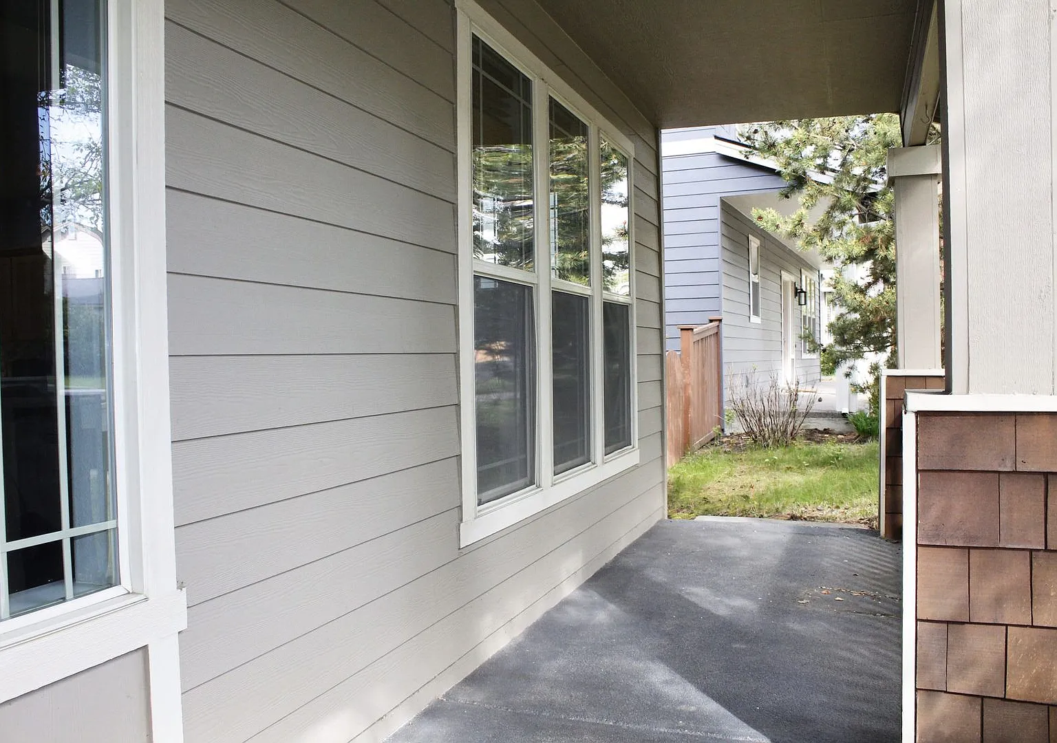Gorgeous NW home with 3 primary suites 3.5 bathrooms and a fully fenced backyard! — Photo 4