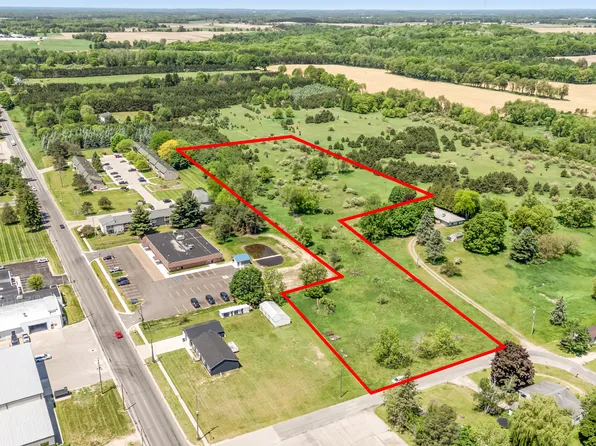 N 3rd St, Stanton, MI 48888
