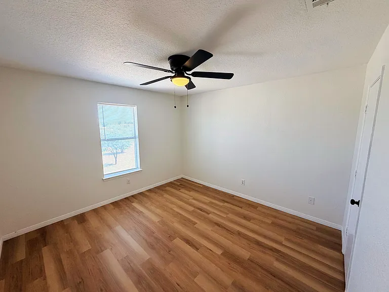 2217-2223 Breezy Dr #2221 — Photo 10