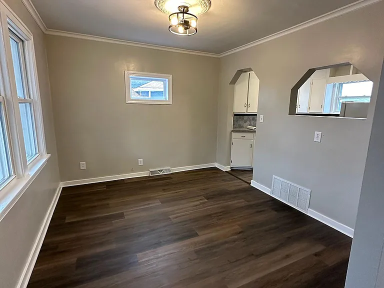 154 W Plumer St — Photo 5