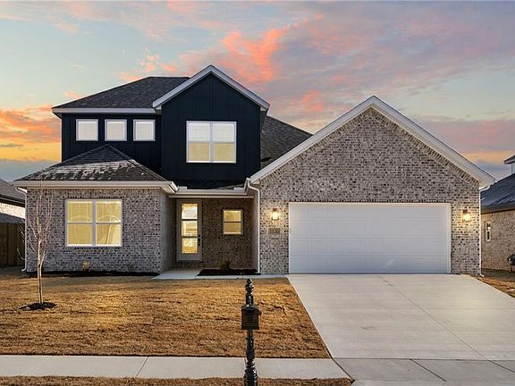 2nd image of 1211 Mammoth St