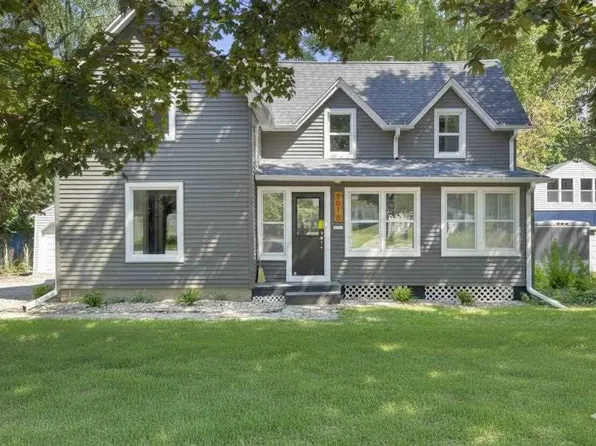 2016 Hollywood Blvd, Iowa City, IA 52240