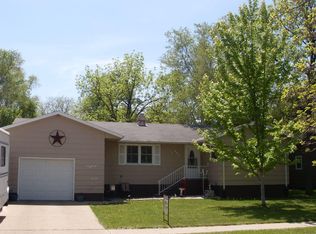 682 11th St SW, Huron, SD 57350