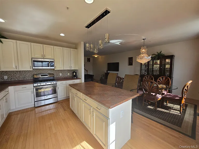 913 Hawthorn Way — Photo 10
