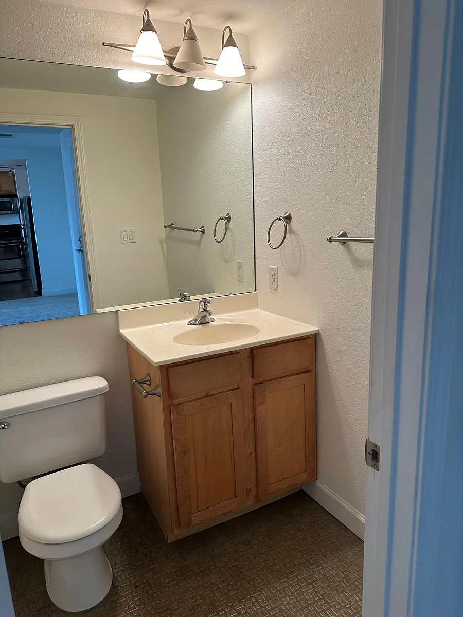 Building Photo - 5330 Pershing Ave #503