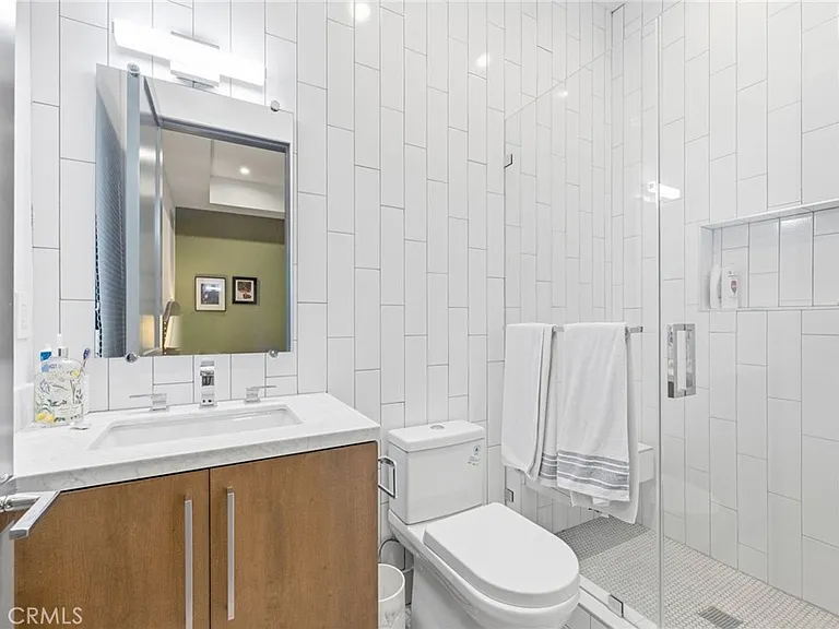 13135 Chandler Blvd — Photo 44