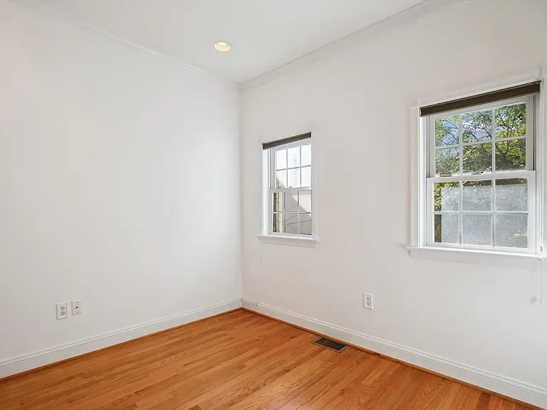 1533 A St NE — Photo 12